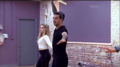 DWTS2015-04-07-19h47m13s171.png
