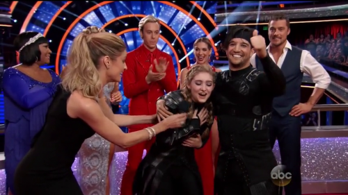 DWTS2015-04-07-19h54m41s38.png