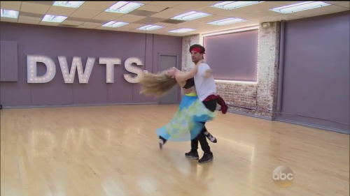DWTS2015-04-13-20h25m46s2.png