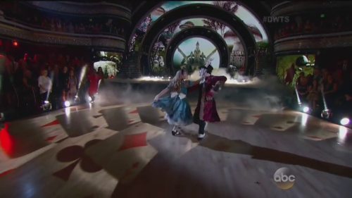DWTS2015-04-13-20h30m37s99.png