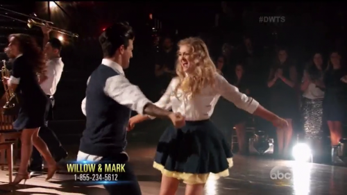 DWTS2015-04-20-19h49m34s44.png