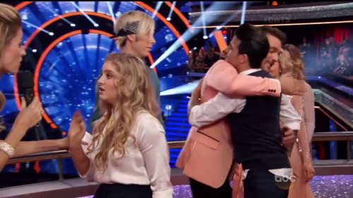 DWTS2015-04-20-19h53m52s60.png