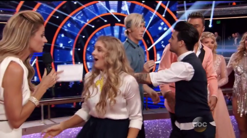 DWTS2015-04-20-19h53m54s79.png