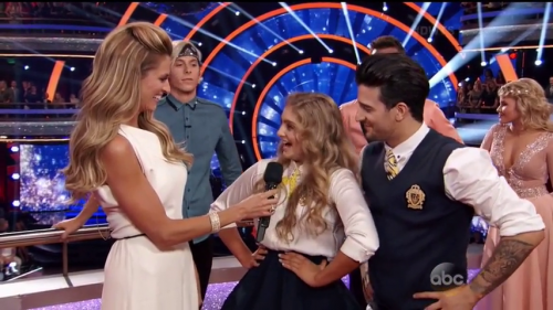 DWTS2015-04-20-19h54m10s240.png